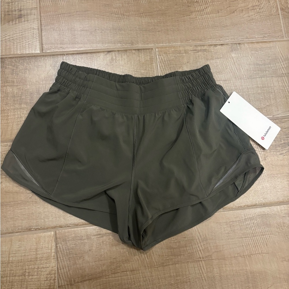 Lululemon Hotty Hot High-Rise Lined Short 2.5" Army green
